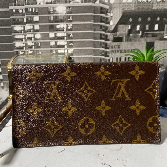 Authentic Louis Vuitton Vintage Malletier Monogram Checkbook Wallet - Picture 3 of 12